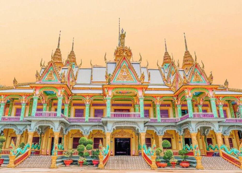 Chùa Wat Pătum Wôngsa Som Rông