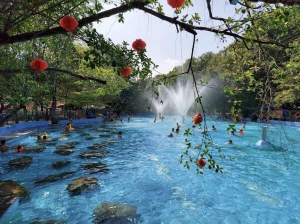 Bể bơi tại Khu du lịch sinh thái Thủy Châu